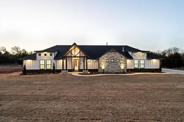 Photo 3 — 881 Meadow  Park Drive, Guthrie, OK 73044