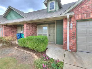 Sold home at 920 SW 92nd Street