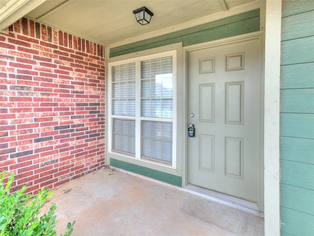 Photo 2 — 920 SW 92nd Street, Oklahoma City, OK 73139