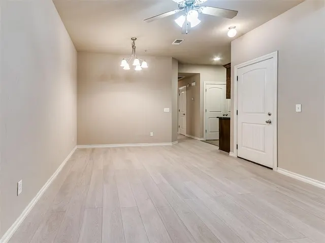 Photo 6 — 920 SW 92nd Street, Oklahoma City, OK 73139