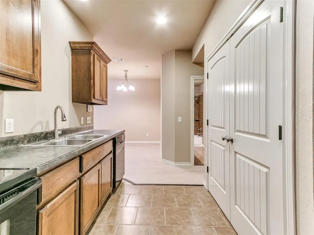 Photo 13 — 920 SW 92nd Street, Oklahoma City, OK 73139