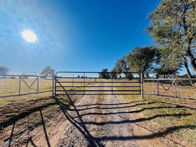 Photo 3 — 38108 County Street 2650, Anadarko, OK 73005