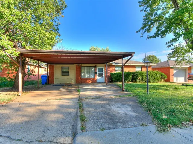 Photo 2 — 809 Oliver Street, Norman, OK 73071