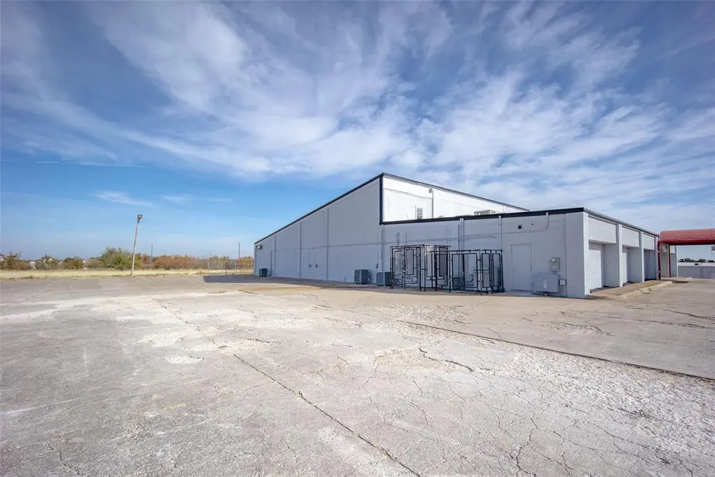 Photo 4 — 6825 W Wilshire Boulevard, Oklahoma City, OK 73132