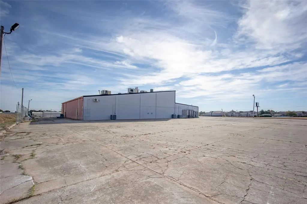 Photo 6 — 6825 W Wilshire Boulevard, Oklahoma City, OK 73132