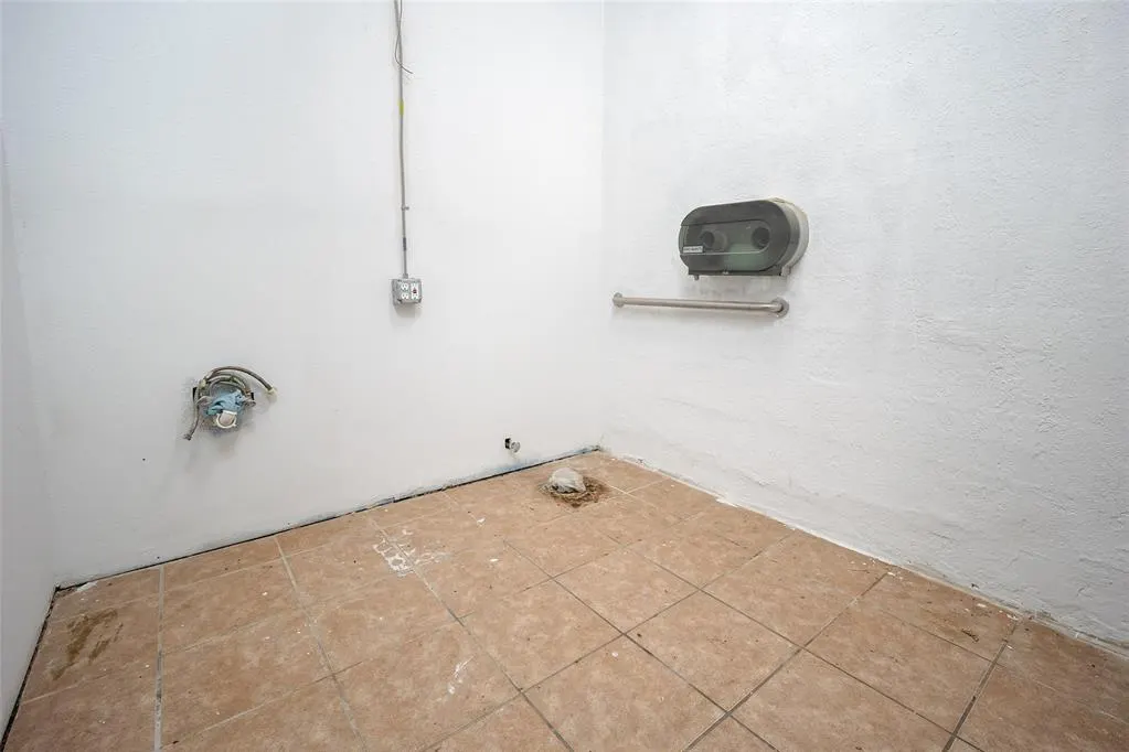 Photo 9 — 6825 W Wilshire Boulevard, Oklahoma City, OK 73132