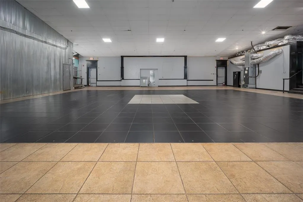 Photo 26 — 6825 W Wilshire Boulevard, Oklahoma City, OK 73132