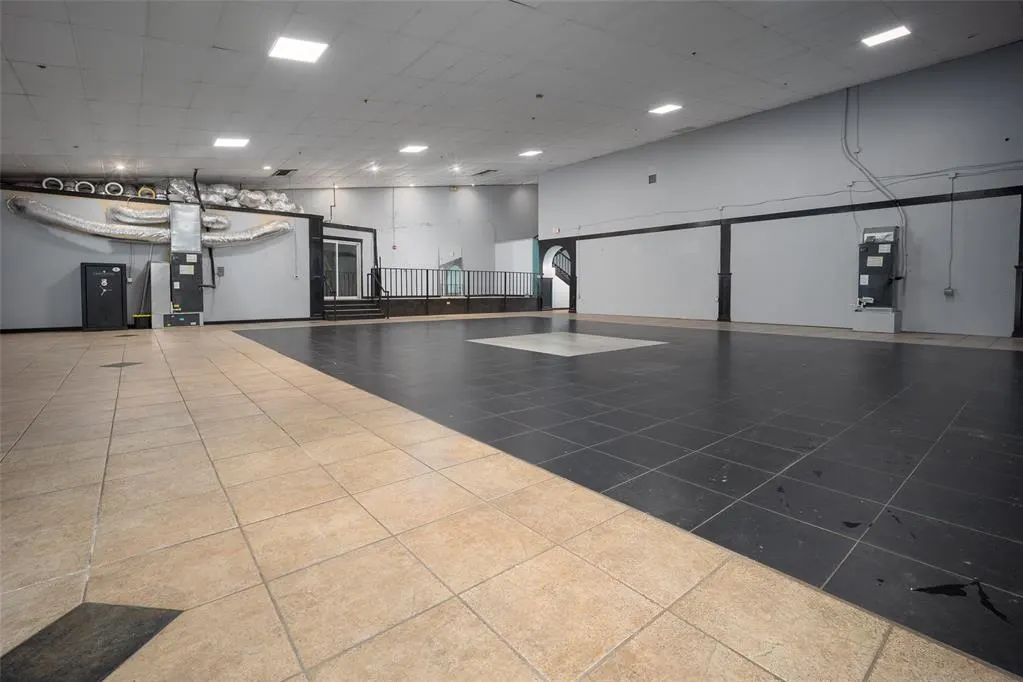 Photo 27 — 6825 W Wilshire Boulevard, Oklahoma City, OK 73132