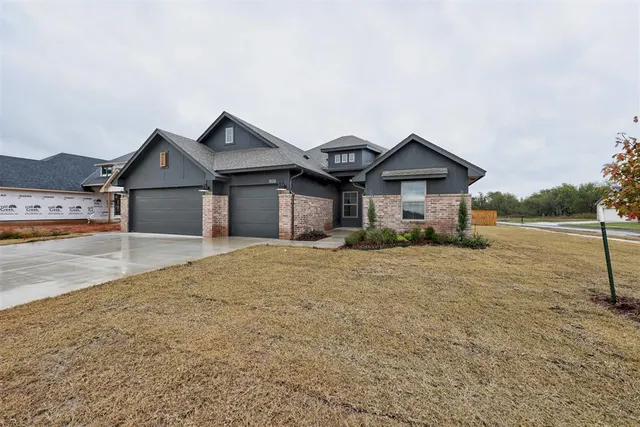 Photo 2 — 5112 Misty Wood Lane, Mustang, OK 73064