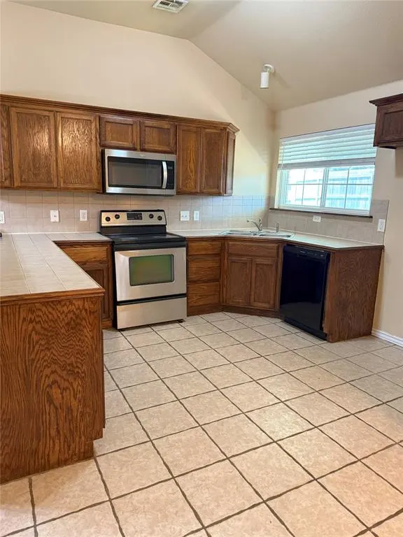 Photo 18 — 1421 Teakwood Drive, Norman, OK 73071