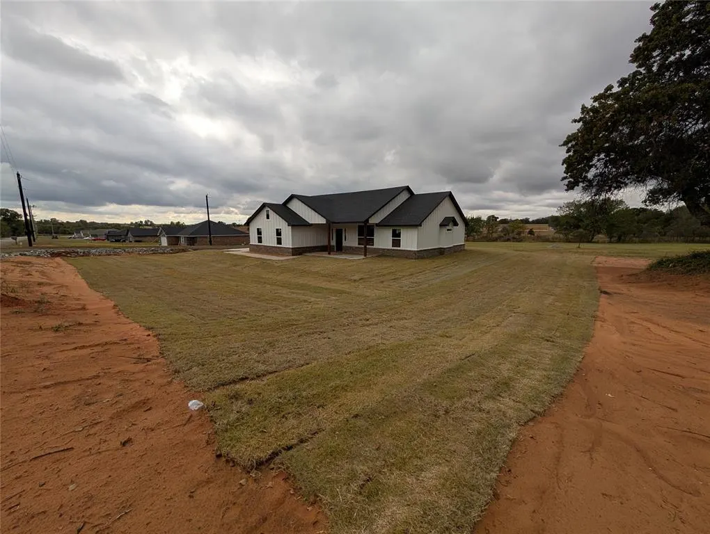 Photo 2 — 2188 Hilltop Lane, Blanchard, OK 73010