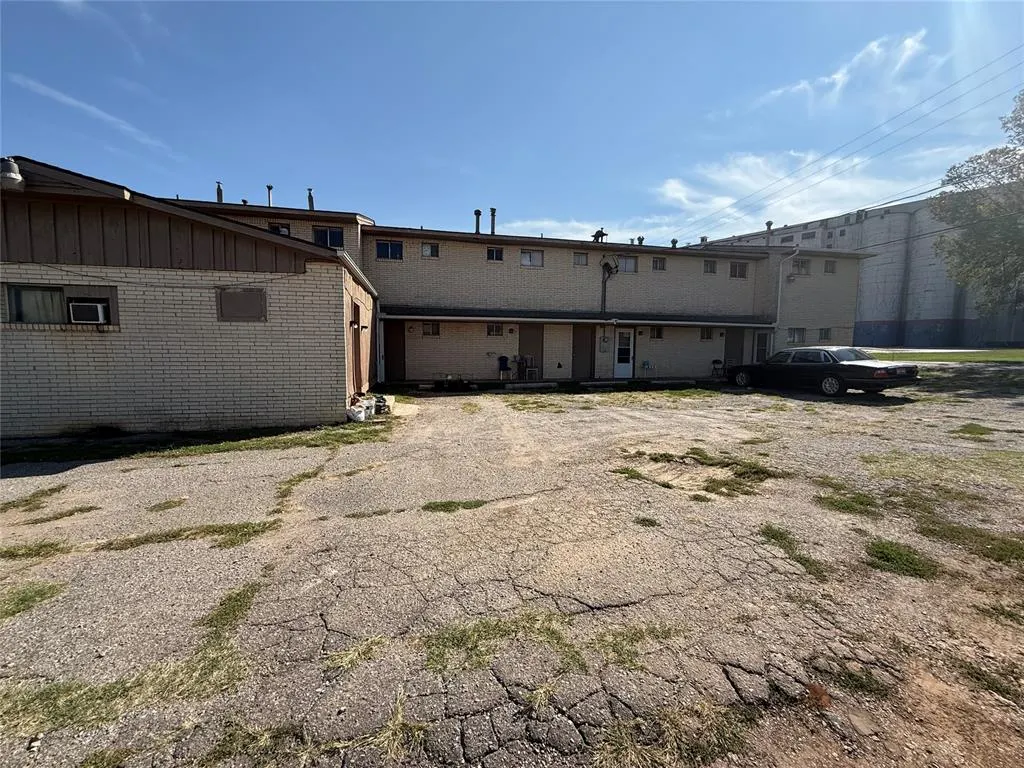 Photo 12 — 1020 S Rock Island Street 3, El Reno, OK 73036