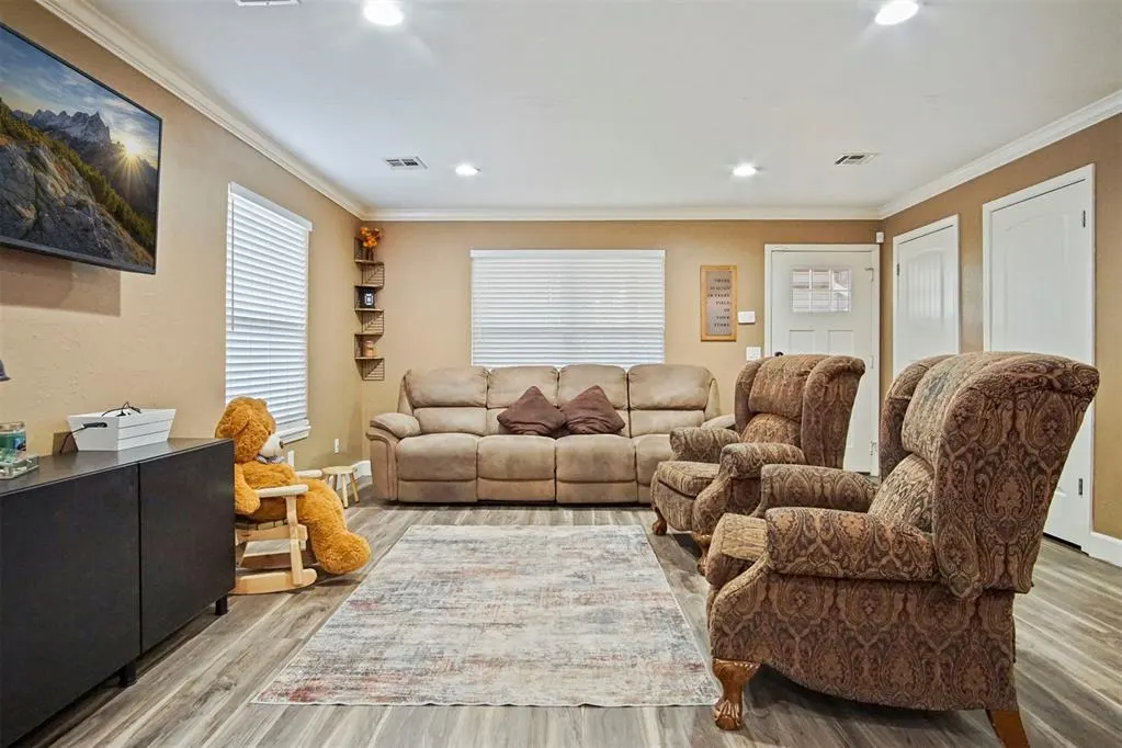 Photo 2 — 6712 NW 11th Street, Oklahoma City, OK 73127