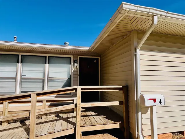 Photo 3 — 4 Cottonwood Drive, Chickasha, OK 73018