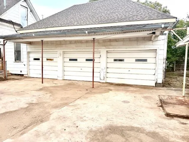 Photo 2 — 421 S Linwood Street, Cordell, OK 73632