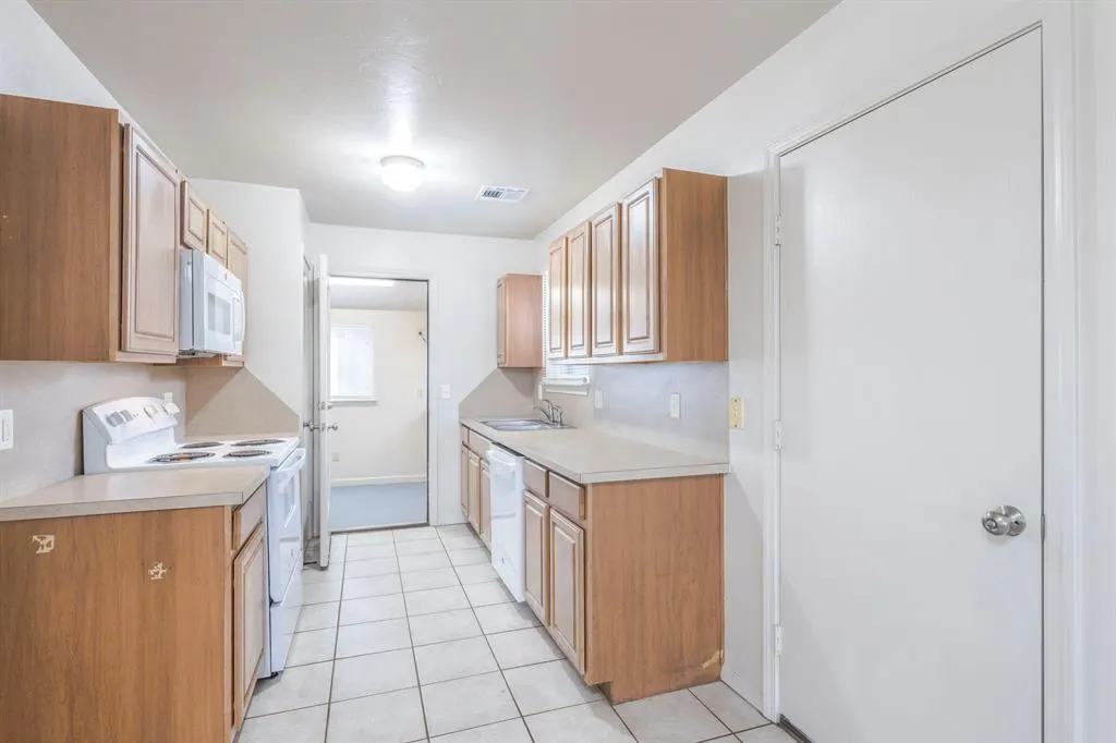 Photo 8 — 2909 Fennel Road, Oklahoma City, OK 73128