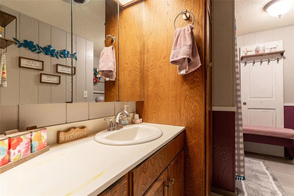 Photo 27 — 1030 Circle Drive, Clinton, OK 73601