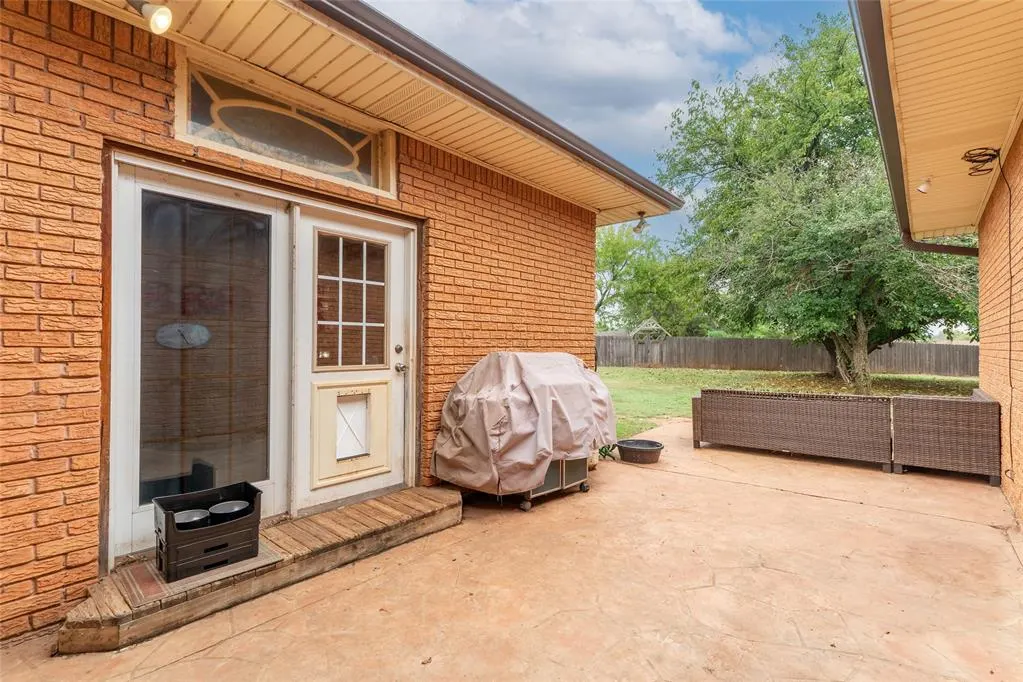 Photo 37 — 1030 Circle Drive, Clinton, OK 73601