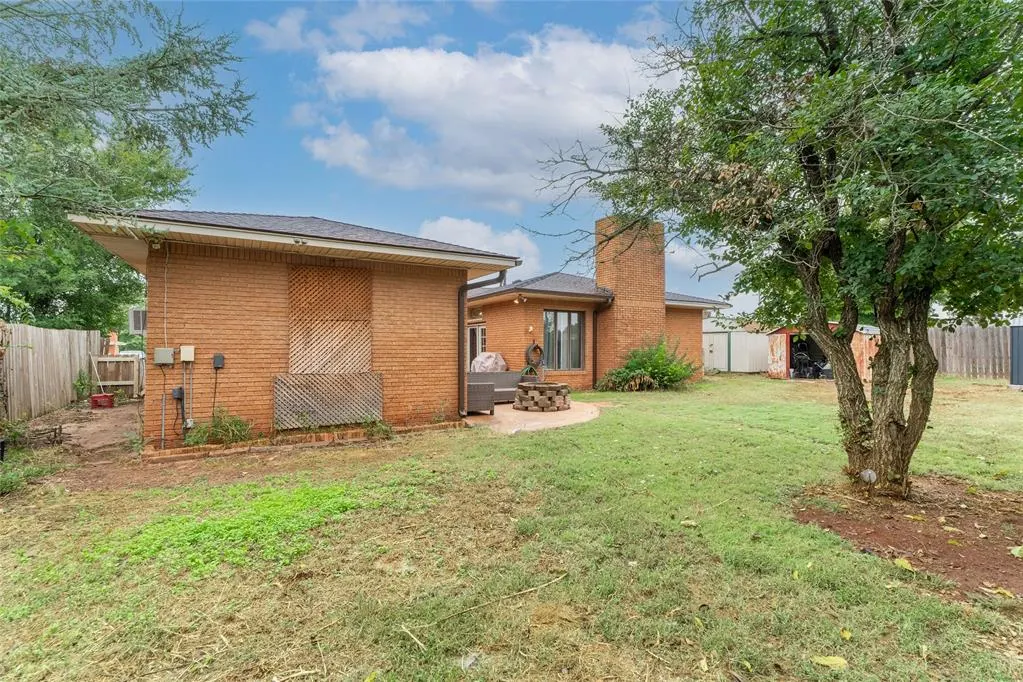Photo 39 — 1030 Circle Drive, Clinton, OK 73601