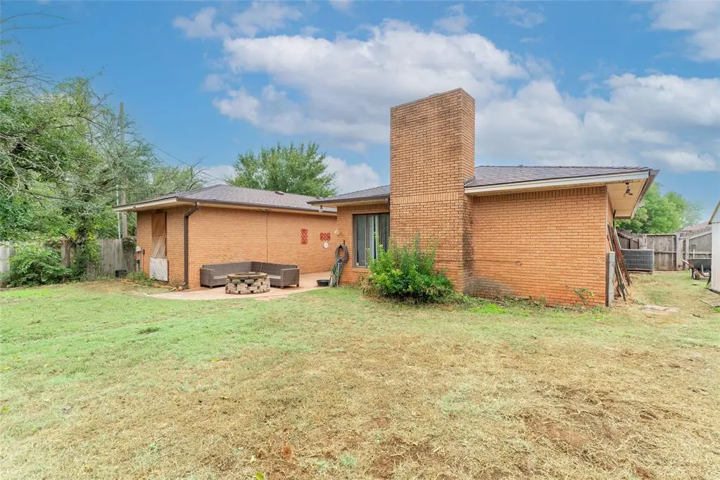 Photo 43 — 1030 Circle Drive, Clinton, OK 73601