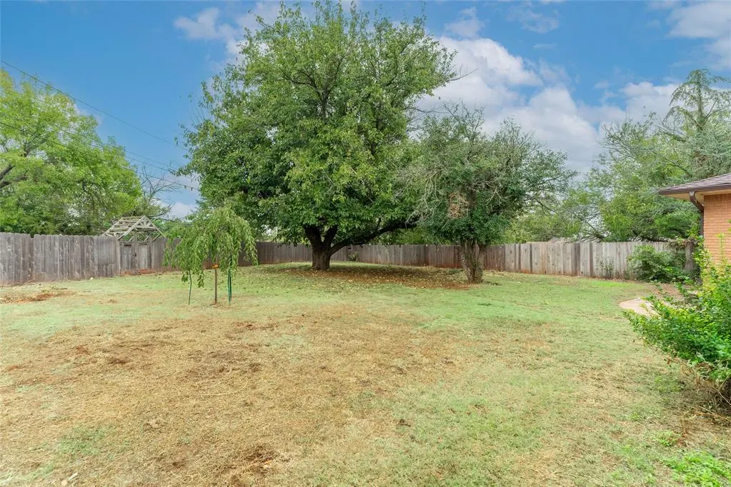 Photo 45 — 1030 Circle Drive, Clinton, OK 73601