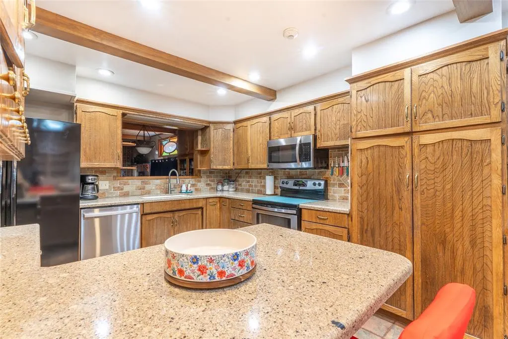 Photo 15 — 1030 Circle Drive, Clinton, OK 73601