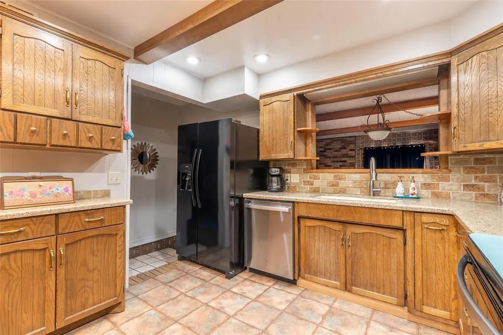 Photo 12 — 1030 Circle Drive, Clinton, OK 73601