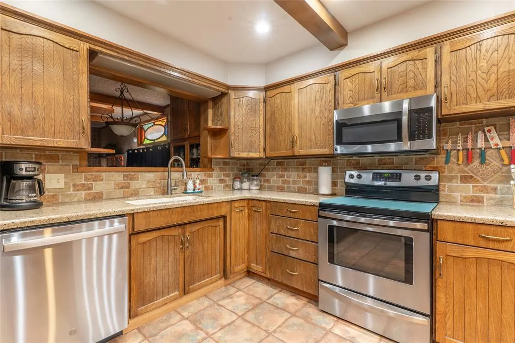 Photo 11 — 1030 Circle Drive, Clinton, OK 73601