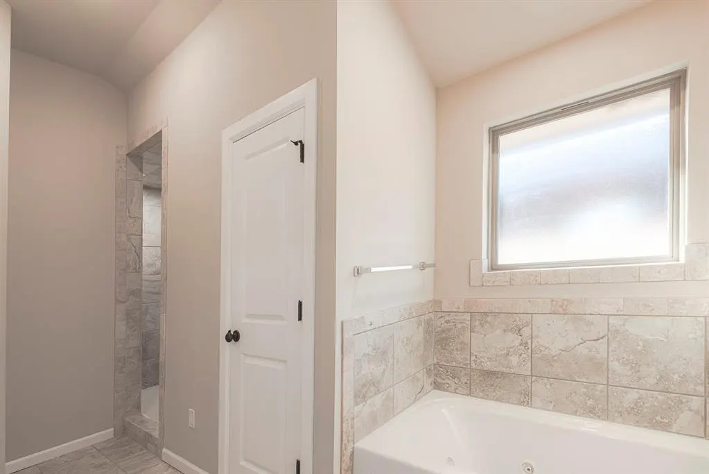 Photo 21 — 1927 W Flintlock Way, Mustang, OK 73064