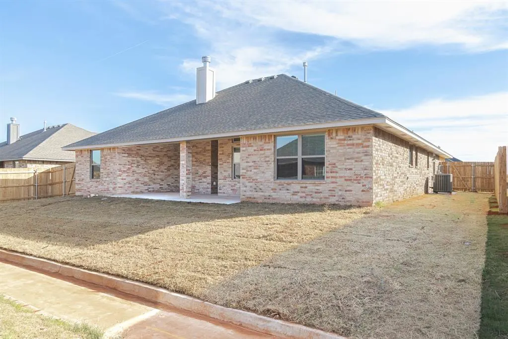 Photo 35 — 1927 W Flintlock Way, Mustang, OK 73064