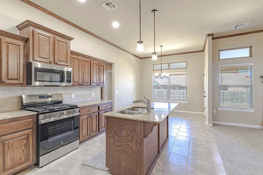 Photo 8 — 1923 W Flintlock Way, Mustang, OK 73064