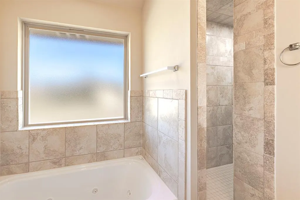Photo 17 — 1923 W Flintlock Way, Mustang, OK 73064