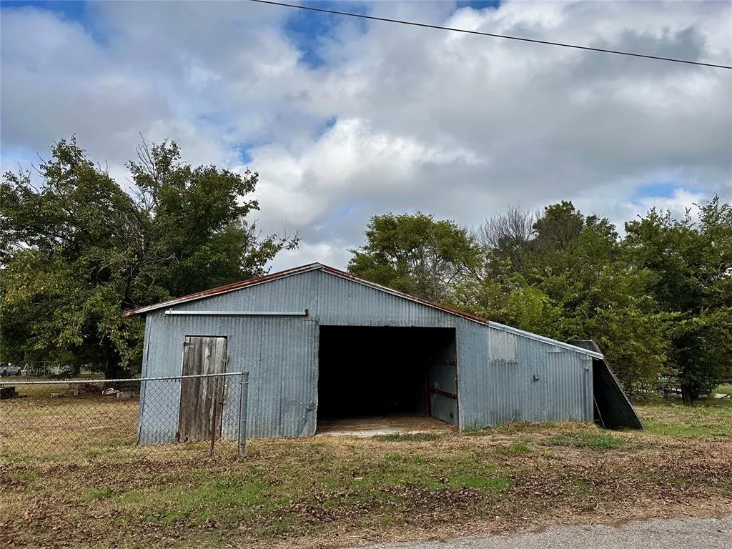 Photo 6 — 431 S Hyden, Stratford, OK 74872