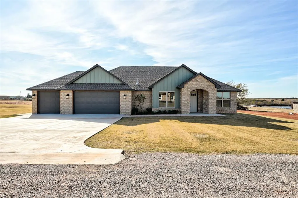 Photo 2 — 2087 Cash Court, Blanchard, OK 73010