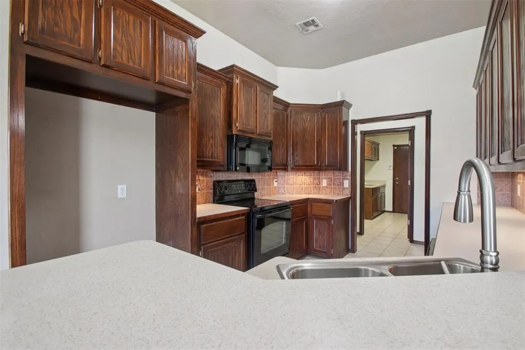 Photo 14 — 4812 Millstone Drive, Oklahoma City, OK 73179