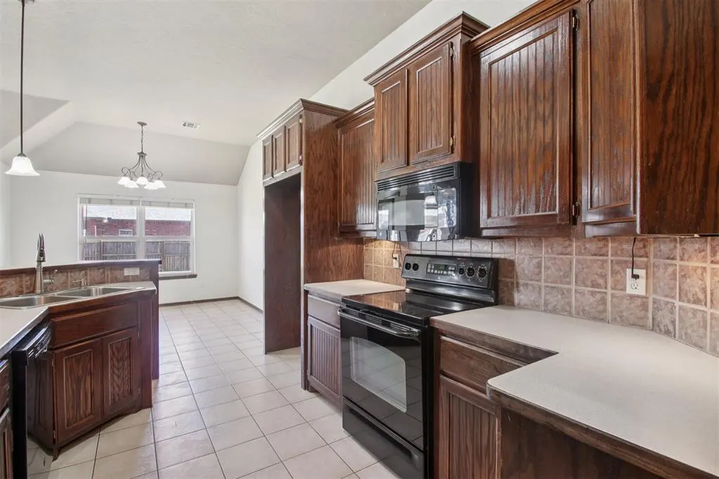Photo 15 — 4812 Millstone Drive, Oklahoma City, OK 73179