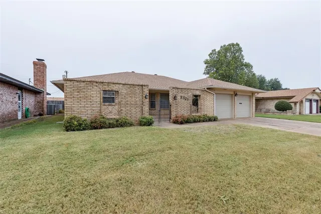 Photo 4 — 3321 N Ridgewood Drive, Midwest City, OK 73110