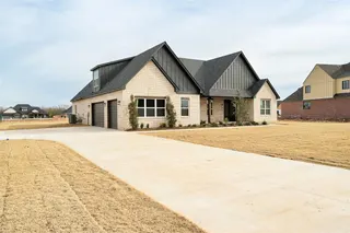 Sold home at 606 Paris Avenue
