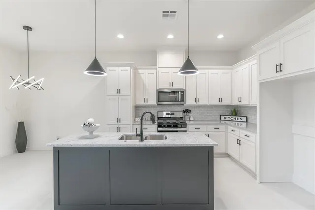 Photo 7 — 325 NW 89th Street, Oklahoma City, OK 73114