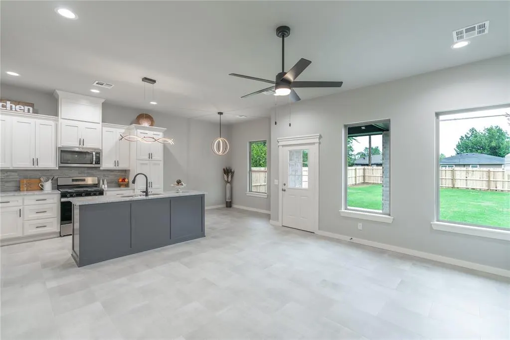 Photo 6 — 329 NW 89th Street, Oklahoma City, OK 73114