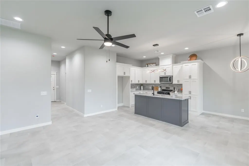 Photo 8 — 329 NW 89th Street, Oklahoma City, OK 73114