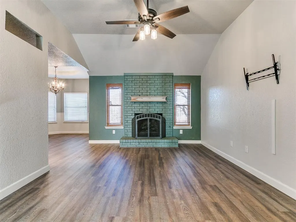 Photo 3 — 617 W Golden Eagle Drive, Norman, OK 73072