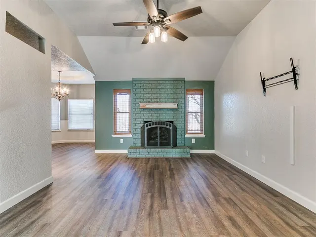 Photo 3 — 617 W Golden Eagle Drive, Norman, OK 73072