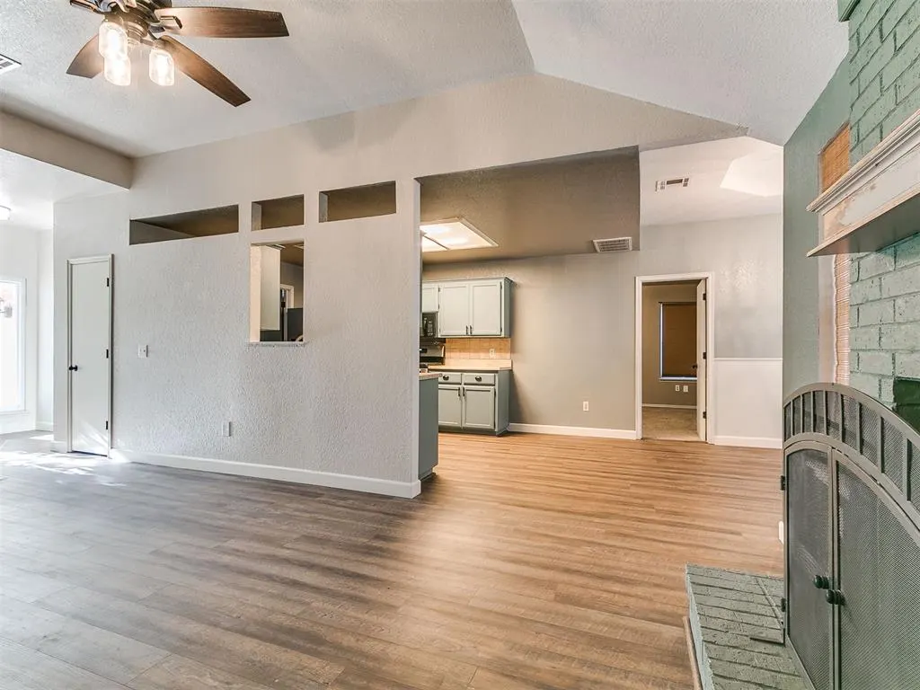 Photo 4 — 617 W Golden Eagle Drive, Norman, OK 73072