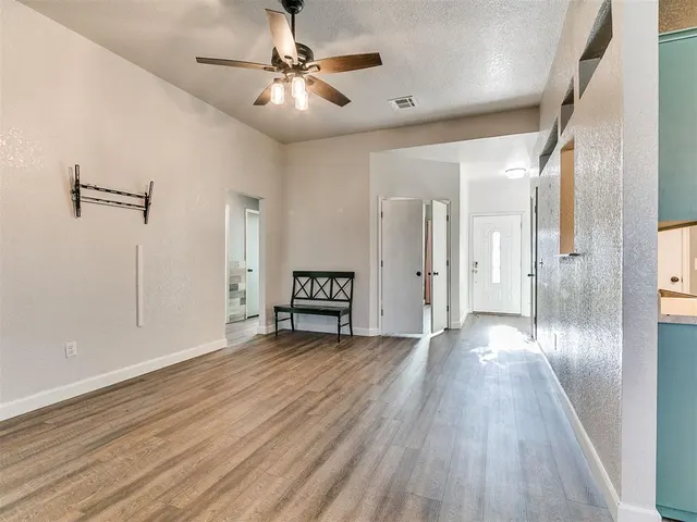 Photo 5 — 617 W Golden Eagle Drive, Norman, OK 73072