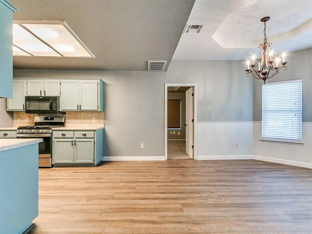 Photo 8 — 617 W Golden Eagle Drive, Norman, OK 73072