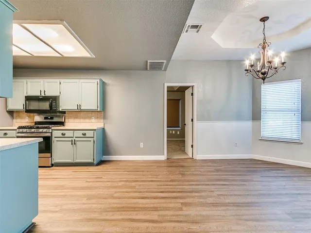 Photo 8 — 617 W Golden Eagle Drive, Norman, OK 73072