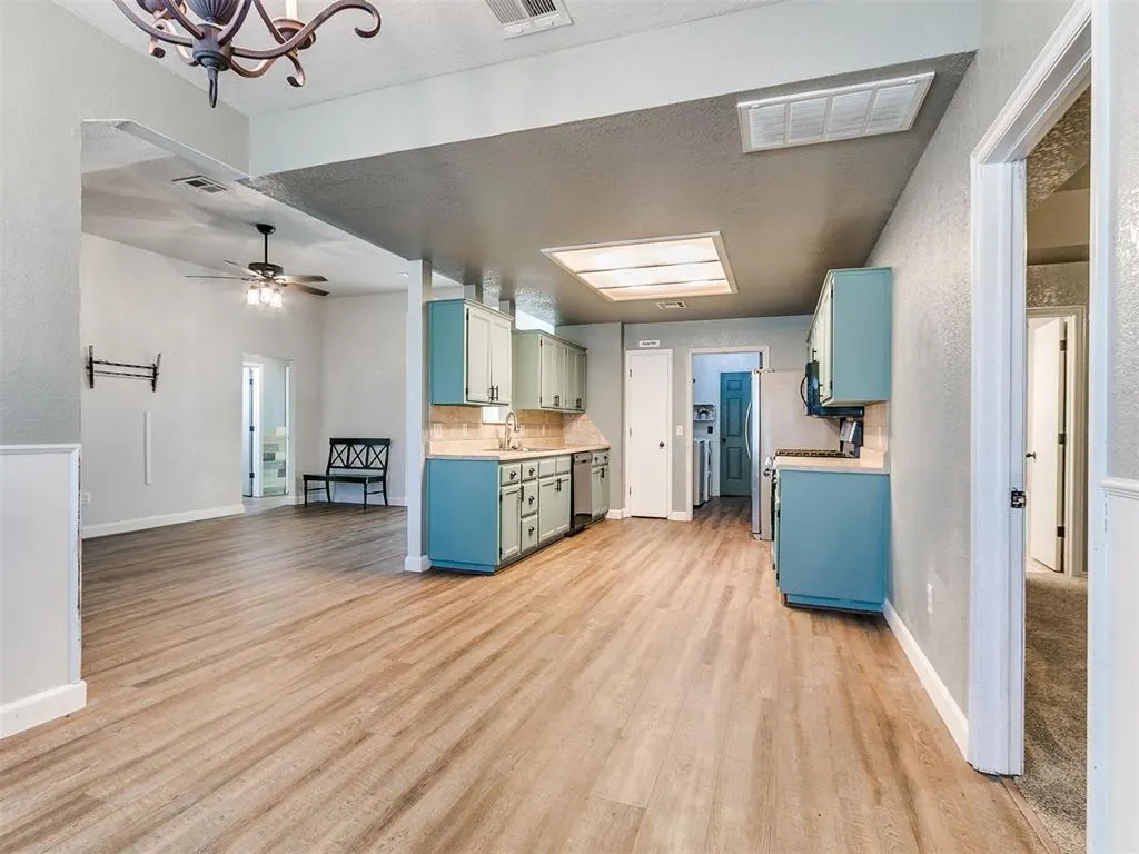 Photo 9 — 617 W Golden Eagle Drive, Norman, OK 73072