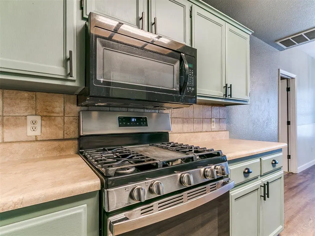 Photo 12 — 617 W Golden Eagle Drive, Norman, OK 73072