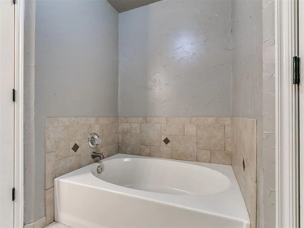 Photo 23 — 617 W Golden Eagle Drive, Norman, OK 73072